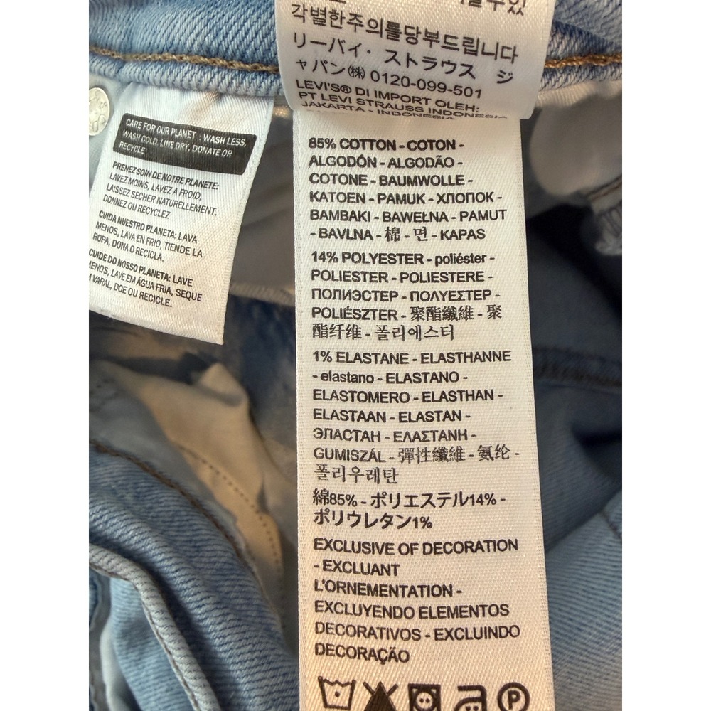 Levi's Women High Waisted Mom Jeans‎ Light Wash Distressed Size 28x25.5 - Picture 9 of 10